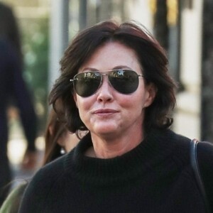 Exclusif - Shannen Doherty et sa mère Rosa se promènent à Beverly Hills. Los Angeles, le 22 décembre 2017.