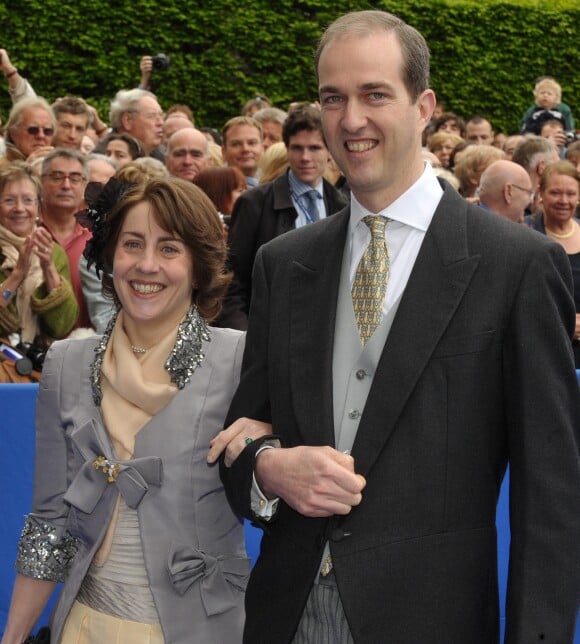 Le prince Eudes d'Orléans et sa femme la princesse Marie-Liesse au mariage de son frère Jean d'Orléans et de Philomena de Tornos y Steinhart, le 2 mai 2009 à Senlis.