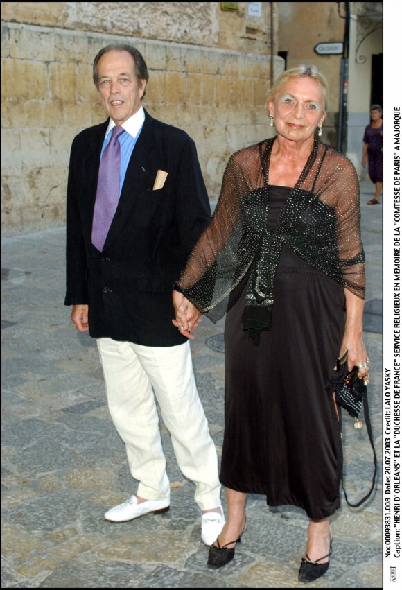 Henri d'Orléans, comte de Paris, et son épouse en secondes noces la duchesse Micaela en juillet 2003 à Majorque.