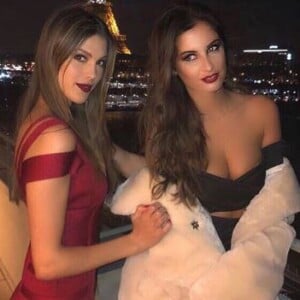 Malika Ménard sexy au côté d'Iris Mittenaere, 1er janvier 2018
