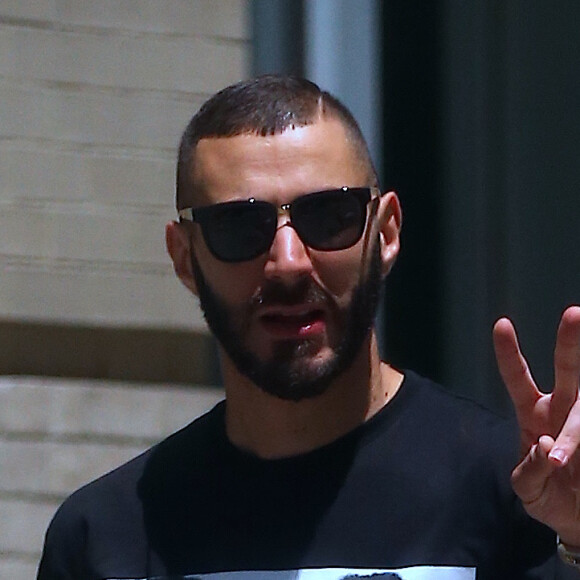 Exclusif  - L'attaquant du Real Madrid Karim Benzema en vacances avec des amis à New York City, le 19 juin 2017.