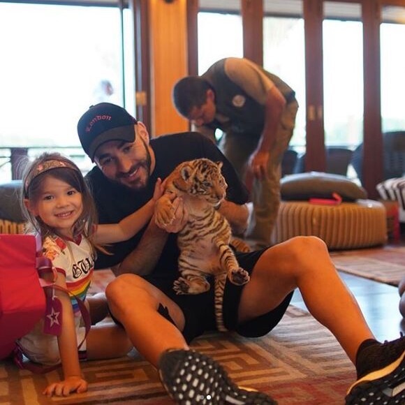 Karim Benzema en famille avec son fils et sa fille Mélia sur Instagram, le 31 décembre 2017.
