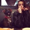 Pauline Ducruet et sa chienne Mala au restaurant en novembre 2017, photo Instagram