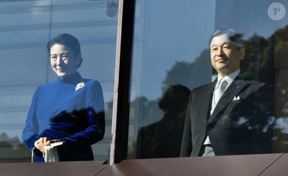 La princesse Masako et le prince héritier Naruhito du Japon, lequel succédera le 1er mai 2019 à l'empereur Akihito, au balcon du palais impérial le 2 janvier 2018 pour la cérémonie des voeux de la nouvelle année.