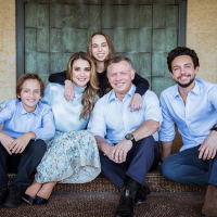 Rania de Jordanie : Belle photo de famille pour le Nouvel An, mais sans Iman...