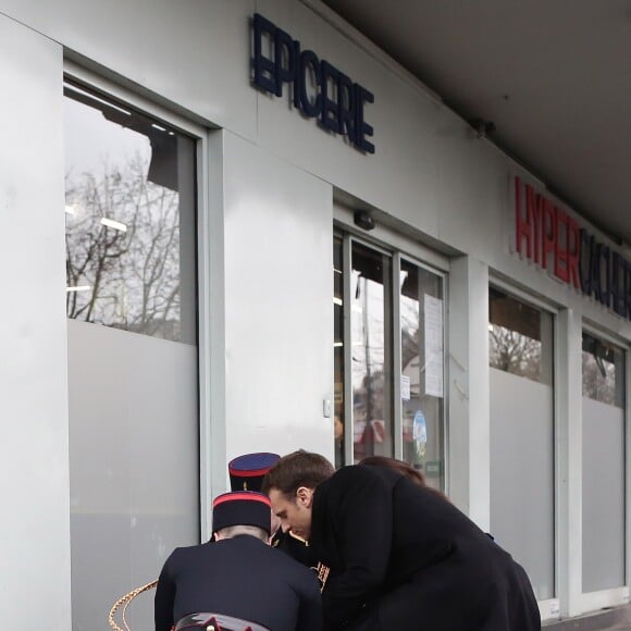 Emmanuel Macron - Hommage aux victimes de l'attentat de l'Hyper Cacher de la porte de Vincennes à Paris le 7 janvier 2018. La prise d'otages du magasin Hyper Cacher de la porte de Vincennes à Paris est une attaque terroriste islamiste et antisémite, perpétrée le 9 janvier 2015 qui avait fait 5 morts en tout (trois clients, un employé, le terroriste). © Stéphane Lemouton/Bestimage