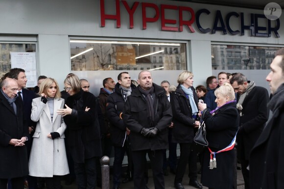 Gérard Collomb (ministre de l'intérieur), Benjamin Griveaux, Brigitte Macron, Françoise Nyssen - Hommage aux victimes de l'attentat de l'Hyper Cacher de la porte de Vincennes à Paris le 7 janvier 2018. La prise d'otages du magasin Hyper Cacher de la porte de Vincennes à Paris est une attaque terroriste islamiste et antisémite, perpétrée le 9 janvier 2015 qui avait fait 5 morts en tout (trois clients, un employé, le terroriste). © Stéphane Lemouton/Bestimage