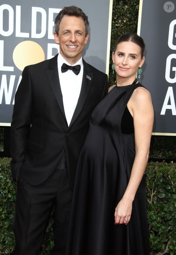 Seth Meyers et sa femme Alexi Ashe, enceinte, sur le tapis rouge de la 75ème cérémonie des Golden Globe Awards au Beverly Hilton à Los Angeles, le 7 janvier 2018.