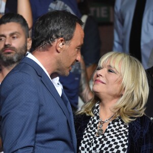 Exclusif - France Gall avec Nikos Aliagas lors de l'enregistrement de l'émission "La Chanson de l'Année, Fête de la Musique" dans les arènes de Nîmes, le 20 juin 2015.