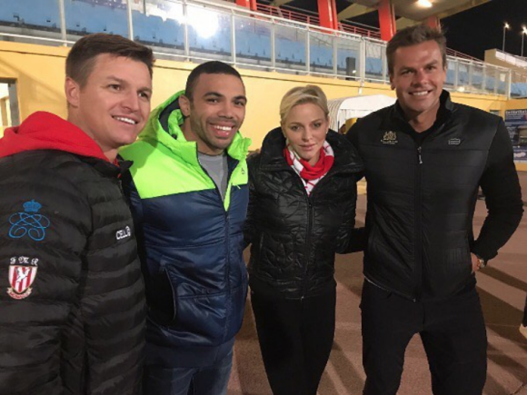 La princesse Charlene de Monaco avec son frère Gareth Wittstock, Bryan Habana et Ryk Neethling, photo parue sur son compte Instagram le 23 novembre 2017 en soutien à l'équipe de rugby de Monaco.