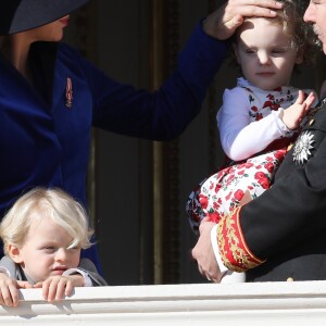 La princesse Charlene de Monaco avec ses enfants le prince Jacques et la princesse Gabriella au balcon du palais princier lors de la fête nationale monégasque, le 19 novembre 2017. © Dominique Jacovides/Bestimage