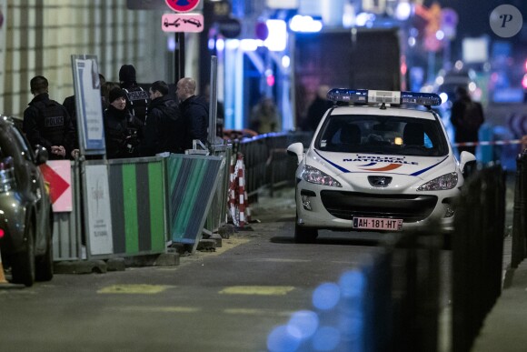 La police à l'extérieur du Ritz après un vol à main armée, Paris, le 10 janvier 2018.