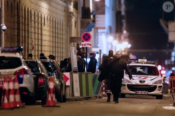 La police à l'extérieur du Ritz après un vol à main armée, Paris, le 10 janvier 2018.