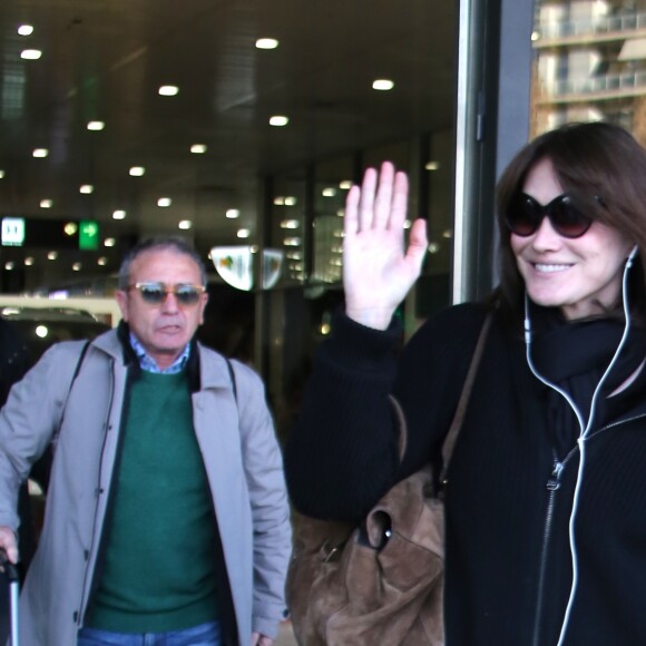 Carla Bruni arrive à Barcelone pour un concert au palais de la musique. Le 11 janvier 2018. Elle chante le vendredi 12 janvier dans le cadre du festival Mil-lenni.