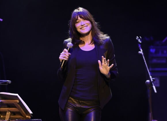 Carla Bruni en concert à Madrid le 10 janvier 2018.
