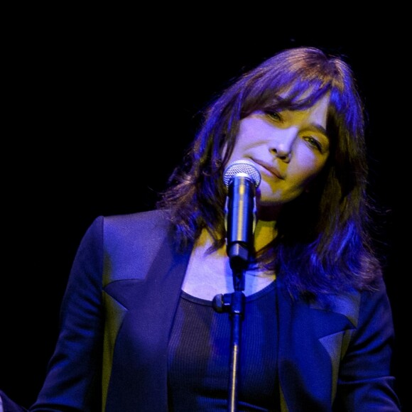 Carla Bruni en concert à Madrid le 10 janvier 2018.
