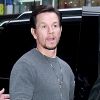 Mark Wahlberg quitte les studios de l'émission 'Good Morning America' après avoir fait la promotion du film 'Daddy's Home 2' à New York, le 8 novembre 2017.