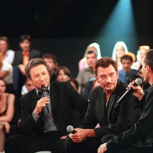 Muriel Robin, Michel Drucker, Johnny Hallyday et Florent Pagny dans l'émission "Tapis rouge", en 1999.