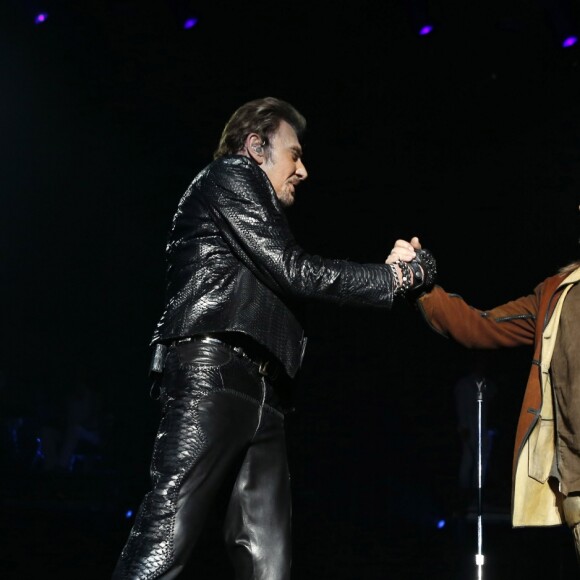 Exclusif - Florent Pagny et Johnny Hallyday en duo lors du "Born Rocker Tour" à l'AccorHotels Arena (ex-Bercy) à Paris, le 14 juin 2013.