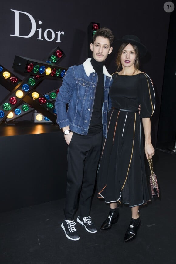 Pierre Niney et sa compagne Natasha Andrews - Photocall du défilé de mode Dior Homme Automne-Hiver 2018-2019 au Grand Palais à Paris, le 20 janvier 2018. © Olivier Borde/Bestimage