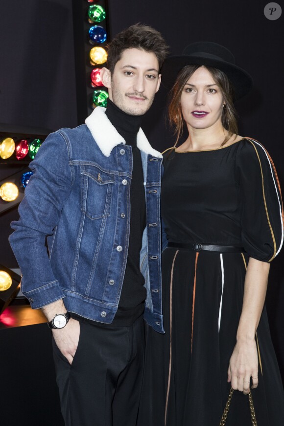 Pierre Niney et sa compagne Natasha Andrews - Photocall du défilé de mode Dior Homme Automne-Hiver 2018-2019 au Grand Palais à Paris, le 20 janvier 2018. © Olivier Borde/Bestimage