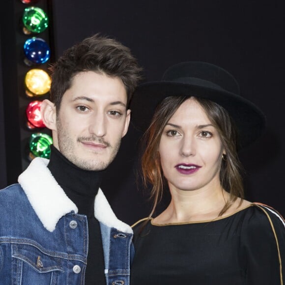 Pierre Niney et sa compagne Natasha Andrews - Photocall du défilé de mode Dior Homme Automne-Hiver 2018-2019 au Grand Palais à Paris, le 20 janvier 2018. © Olivier Borde/Bestimage