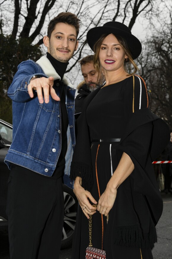 Pierre Niney et sa compagne Natasha Andrews - Arrivée des people au défilé de mode Dior Homme Automne-Hiver 2018-2019 à Paris, le 20 janvier 2018. © Pierre Perusseau/Bestimage