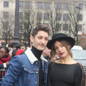 Pierre Niney et sa compagne Natasha Andrews - Arrivée des people au défilé de mode Dior Homme Automne-Hiver 2018-2019 à Paris, le 20 janvier 2018. © CVS/Veeren/Bestimage