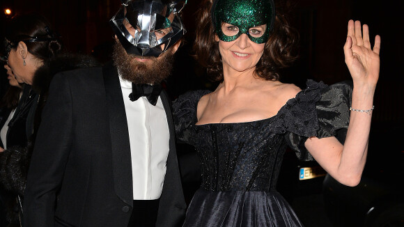Valérie Lemercier et Cristina Cordula masquées et amoureuses pour le bal Dior