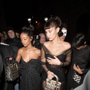 Bella Hadid et Fanny Bourdette-Donon au "Le Bal Surréaliste" Dior au Musée Rodin lors de la Fashion Week haute couture printemps-été 2018 à Paris, le 22 janvier 2018.