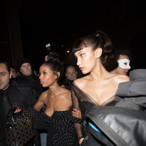 Bella Hadid au "Le Bal Surréaliste" Dior au Musée Rodin lors de la Fashion Week haute couture printemps-été 2018 à Paris, le 22 janvier 2018.