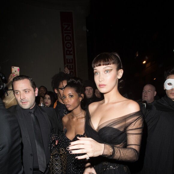 Bella Hadid au "Le Bal Surréaliste" Dior au Musée Rodin lors de la Fashion Week haute couture printemps-été 2018 à Paris, le 22 janvier 2018.