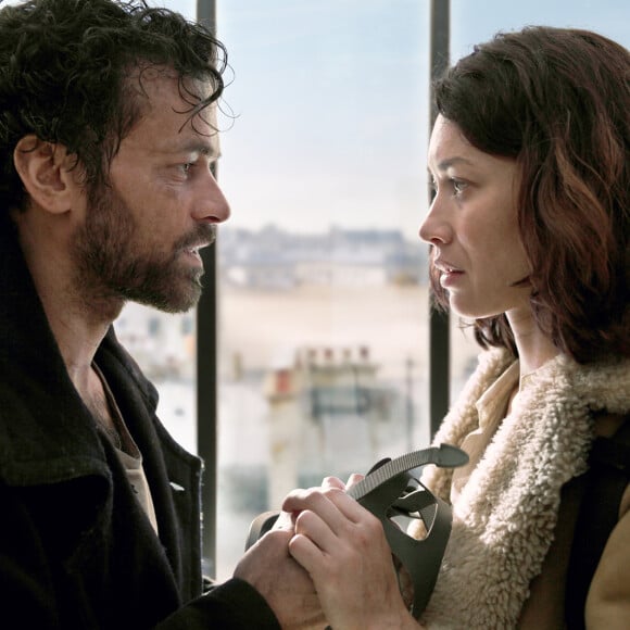 Romain Duris et Olga Kurylenko dans le film Dans la brume