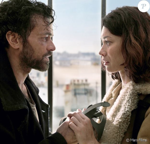 Romain Duris et Olga Kurylenko dans le film Dans la brume