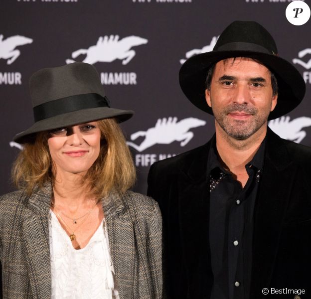 Vanessa Paradis et son compagnon Samuel Benchetrit au photocall du film "Chien" au 32ème festival international du film francophone de Namur le 5 octobre 2017.