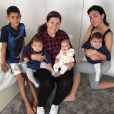  Maria Dolores dos Santos Aveiro, la maman de Cristiano Ronaldo, pose avec sa belle-fille Georgina Rodriguez, et ses petits-enfants Cristiano Junior, Eva, Mateo et Alana Martina. Instagram, le 22 janvier 2018. 