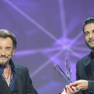 Johnny Hallyday et Maxim Nucci (Yodelice) - Victoire Album de Chansons pour "De l'Amour" - Cérémonie des 31 èmes Victoires de la Musique au Zénith de Paris le 12 février 2016 © Guirec Coadic / Bestimage