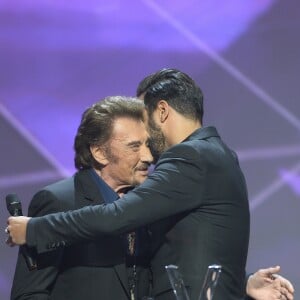 Johnny Hallyday et Maxim Nucci (Yodelice) - Victoire Album de Chansons pour "De l'Amour" - Cérémonie des 31 èmes Victoires de la Musique au Zénith de Paris le 12 février 2016 © Guirec Coadic / Bestimage