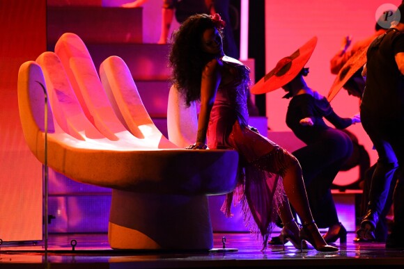 Rihanna interprète "Wild Thoughts" lors de la 60e cérémonie des Grammy Awards au Madison Square Garden de New York le 28 janvier 2018.