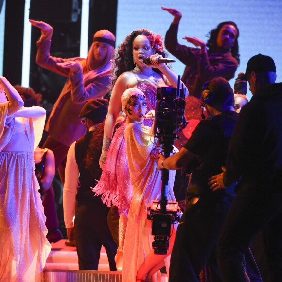 Rihanna interprète "Wild Thoughts" lors de la 60e cérémonie des Grammy Awards au Madison Square Garden de New York le 28 janvier 2018.