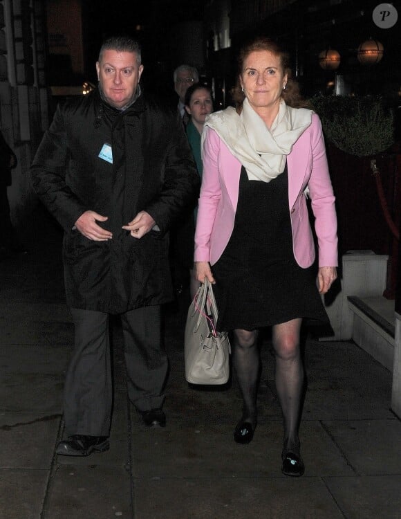 Sarah Ferguson quitte le restaurant George avec sa fille la princesse Eugenie d'York, à Londres le 23 janvier 2018.
