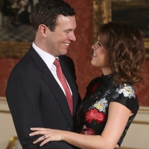 Portrait de la princesse Eugenie et de son fiancé Jack Brooksbank au palais de Buckingham à Londres le 22 janvier 2018, suite à l'annonce de leurs fiançailles. Jack a fait sa demande un peu plus tôt dans le mois au cours d'un séjour au Nicaragua.