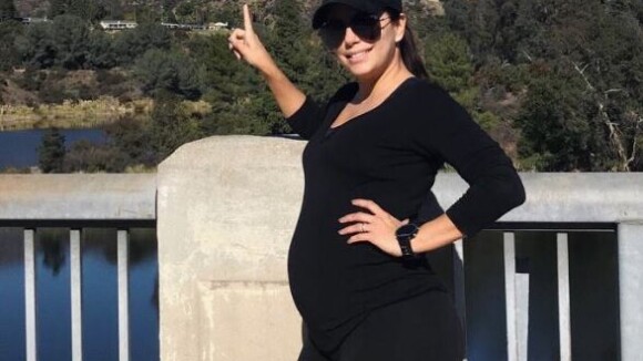 Eva Longoria, enceinte, affiche son gros baby bump !