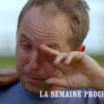 Bertrand en larmes dans les bras de Karine Le Marchand - "L'amour est dans le pré, que sont-ils devenus ?, 29 janvier 2018, M6