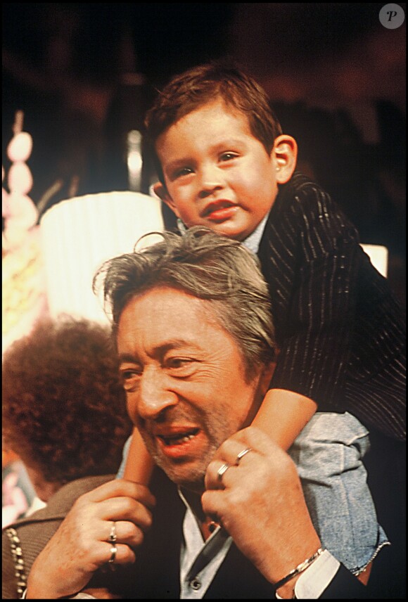 Archives - Serge Gainsbourg avec son fils Lulu en novembre 1998