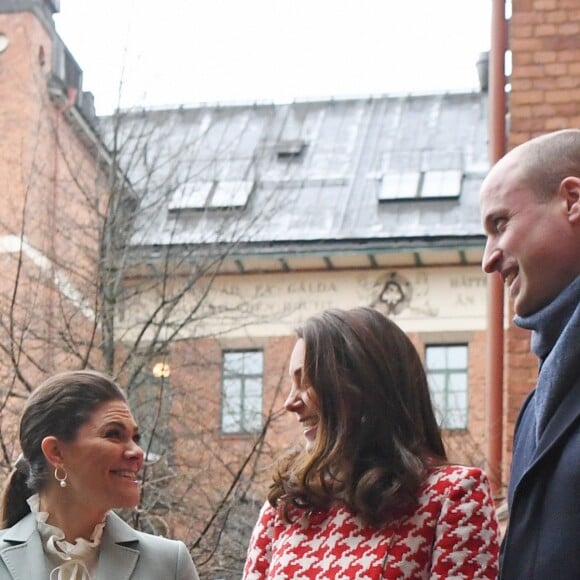 Catherine Kate Middleton, la duchesse de Cambridge enceinte, le prince William, duc de Cambridge, la princesse Victoria de Suède - Visite de l'école "Matteusskolan" pour rencontrer les élèves qui suivent le "Youth Aware of Mental Health program" (programme sur la santé mentale) à Stockholm, le 31 janvier 2018.  Matteusskolan school's visit in Stockholm where they will meet children who have taken part in the YAM programme during one of their mental health activity sessions. on January 31st 201831/01/2018 - Stockholm