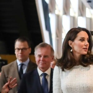 Kate Catherine Middleton (enceinte), duchesse de Cambridge et le prince William, duc de Cambridge - Visite de l'Institut Karolinska à Stockholm. Le 31 janvier 2018  Here, Prince William, Duke of Cambridge, Catherine, Duchess of Cambridge, Crown Princess Victoria, Crown Prince Daniel at the Karolinska Institute where they meet academics and practitioners to discuss Sweden's approach to managing mental health challenges.31/01/2018 - Stockholm