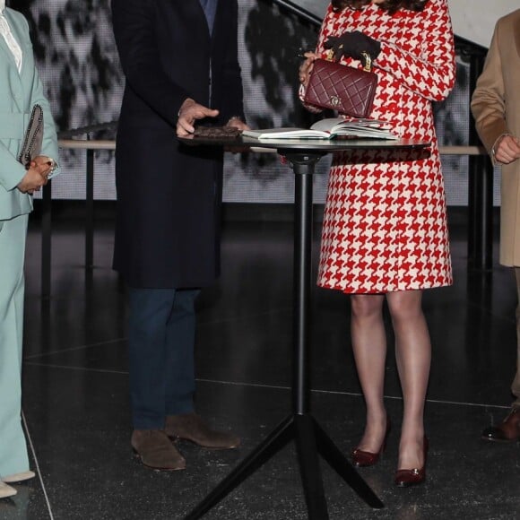 La princesse Victoria de Suède, le prince William, duc de Cambridge, Kate Catherine Middleton (enceinte), duchesse de Cambridge et le prince Daniel de Suède - Visite de l'Institut Karolinska à Stockholm. Le 31 janvier 2018  Here, Prince William, Duke of Cambridge, Catherine, Duchess of Cambridge, Crown Princess Victoria, Crown Prince Daniel at the Karolinska Institute where they meet academics and practitioners to discuss Sweden's approach to managing mental health challenges.31/01/2018 - Stockholm