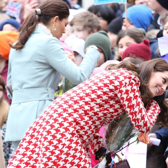 La princesse Victoria de Suède, Catherine Kate Middleton (enceinte), duchesse de Cambridge lors de la visite de l'école Matteusskolan à Stockholm le 31 janvier 2018.  The Duke and Duchess of Cambridge with Crown Princess Victoria and Prince Daniel visit the Matteusskolan School in Stockholm Sweden 31 January 2018.31/01/2018 - Stockholm