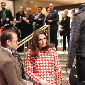 Catherine Kate Middleton (enceinte), duchesse de Cambridge lors de la visite du department store NK à Stockholm le 31 janvier 2018. Ils vont inaugurer une exposition interractive de produits de design anglais.  The Duchess of Cambridge, accompanied by Prince Daniel of Sweden, visits the NK department store in Stockholm to open an interactive exhibition of UK design, fashion and brands that operate in Sweden.31/01/2018 - Stockholm